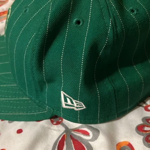 New Era green and white pinstripe Notre Dame fighting Irish Fitted size 7 1/2 - Picture 3 of 7